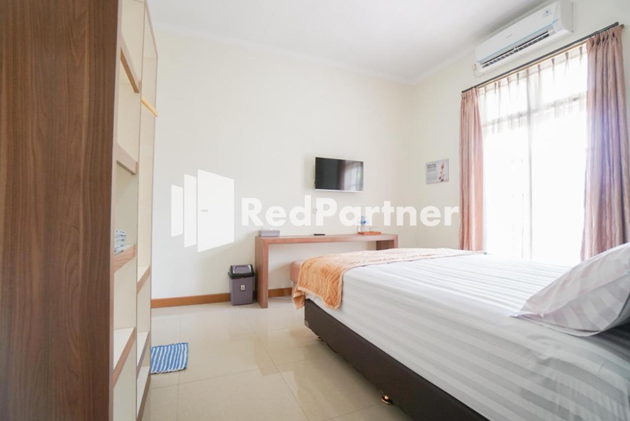 Fazza Syariah Mitra Reddoorz Hotel Jakarta Exterior photo
